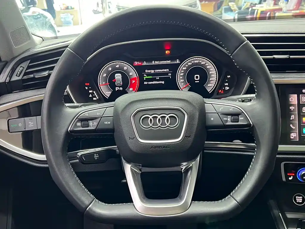 Audi Q3 — фото 10