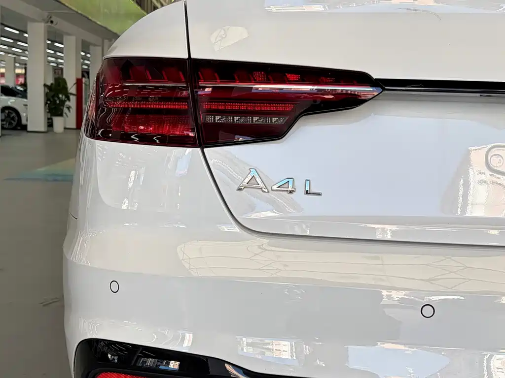 Audi A4L — фото 10