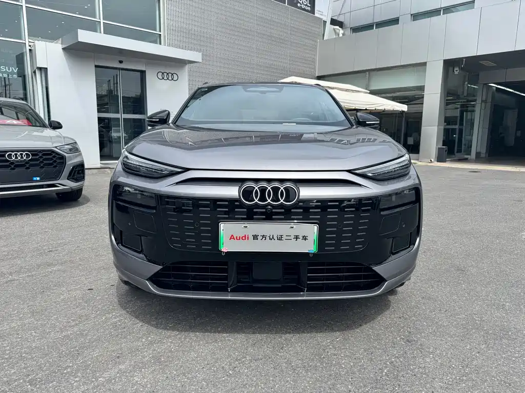 Audi Q6L e-tron — фото 2