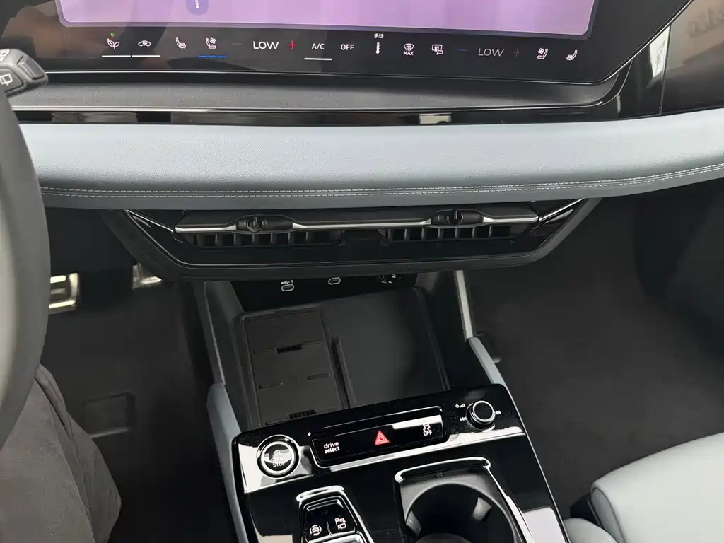 Audi Q6L e-tron — фото 9