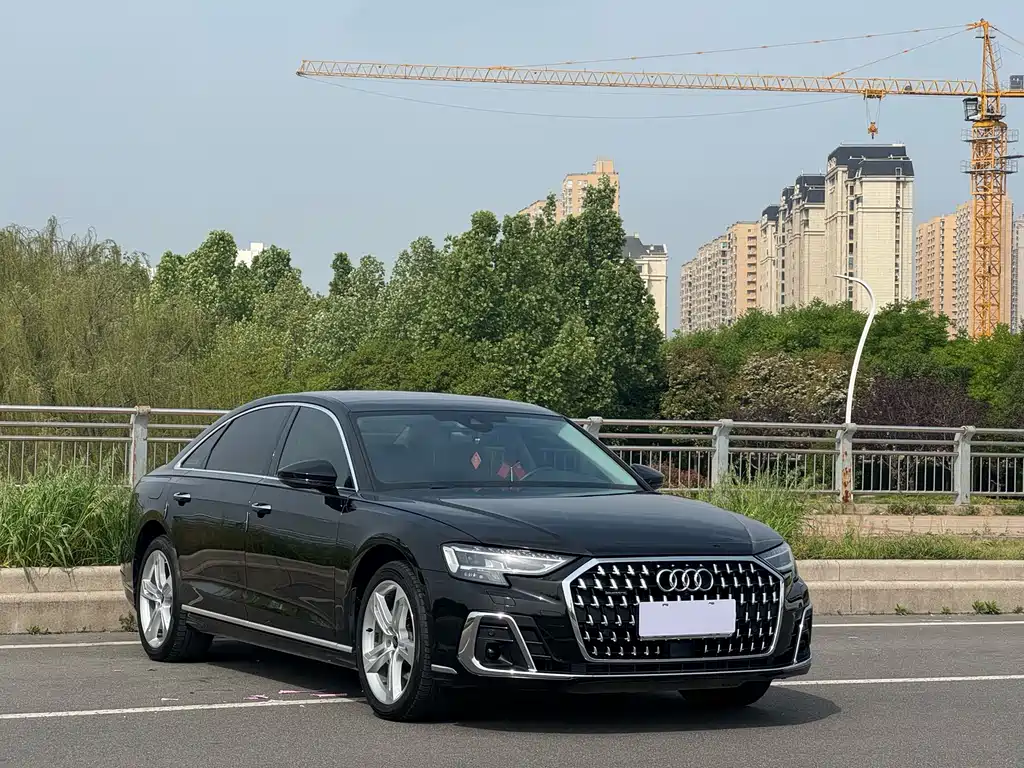 Audi A8 — фото 3