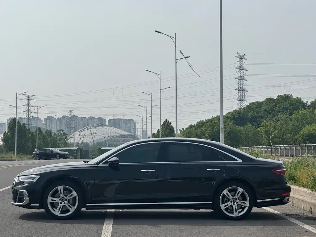 Audi A8 — фото 4