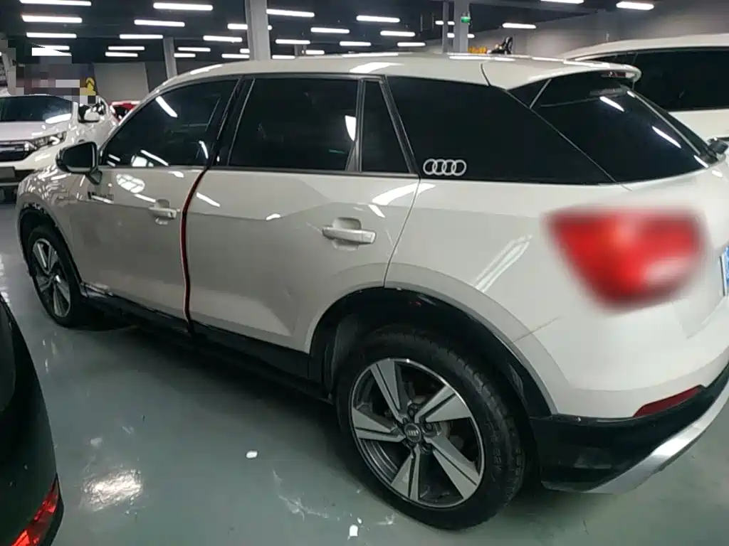Audi Q2L — фото 5