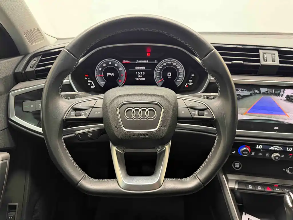 Audi Q3 — фото 18