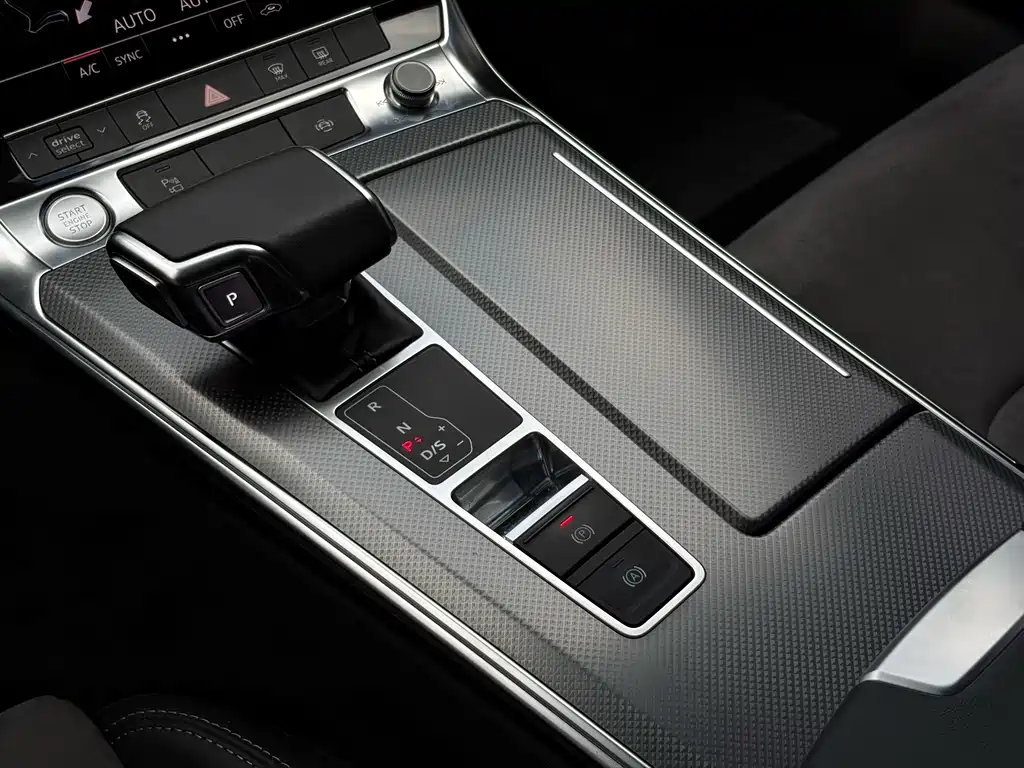 Audi A6L — фото 13