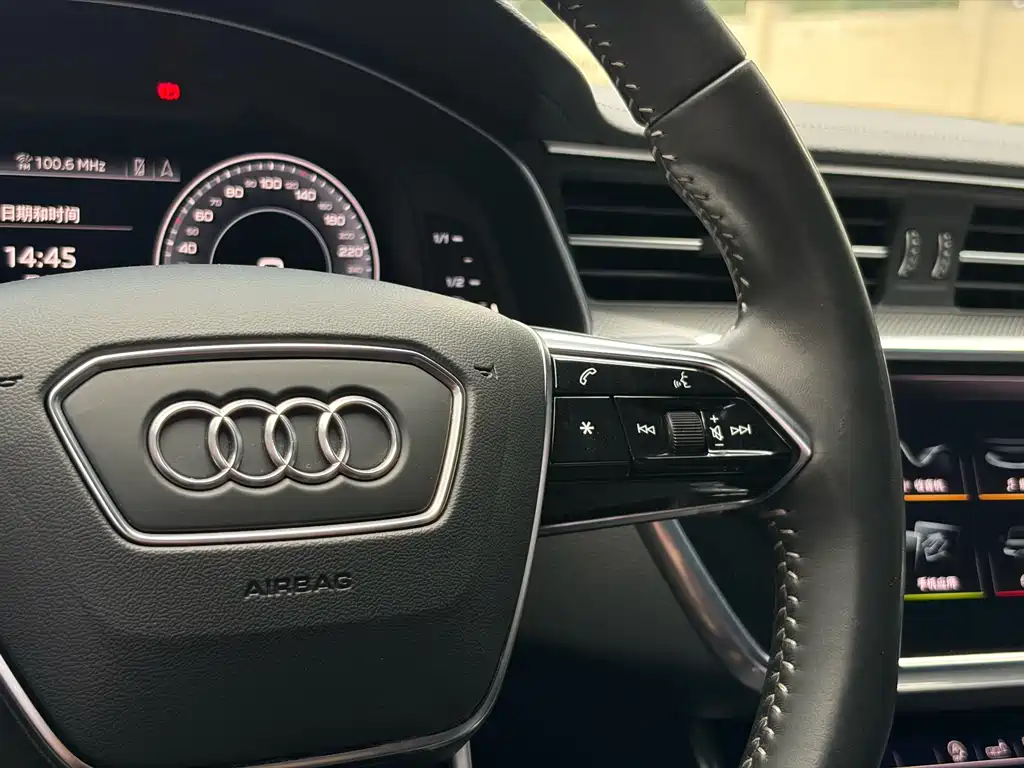 Audi A6L — фото 14