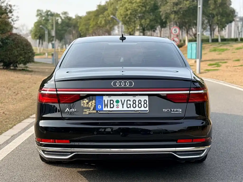 Audi A8 — фото 4