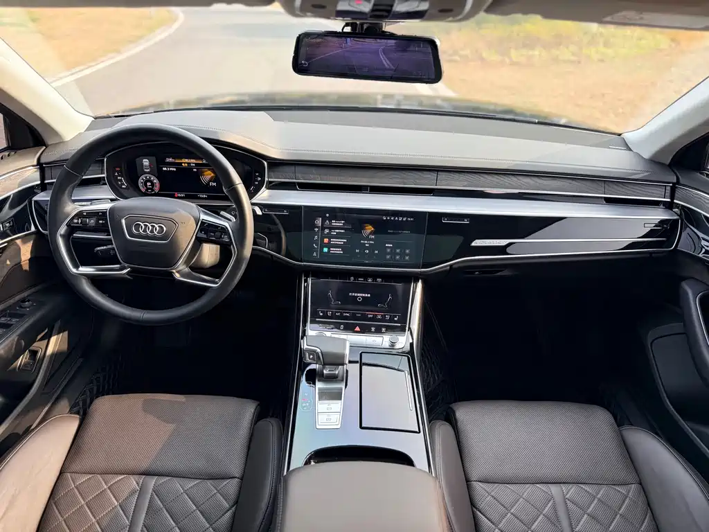 Audi A8 — фото 5
