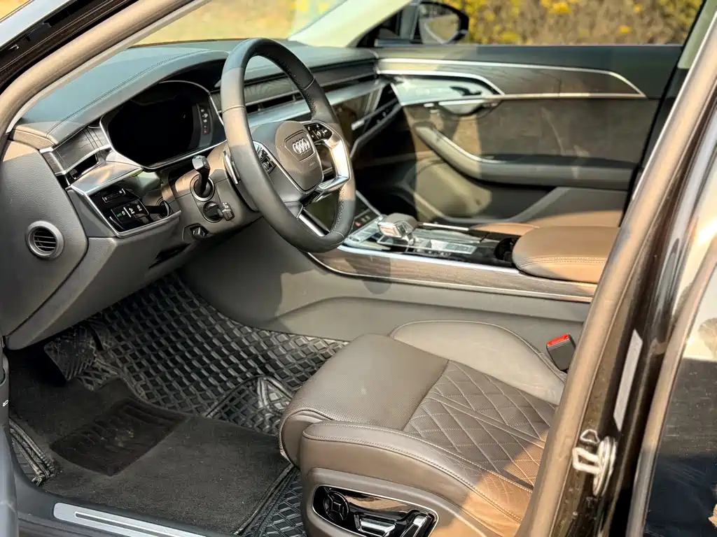 Audi A8 — фото 6
