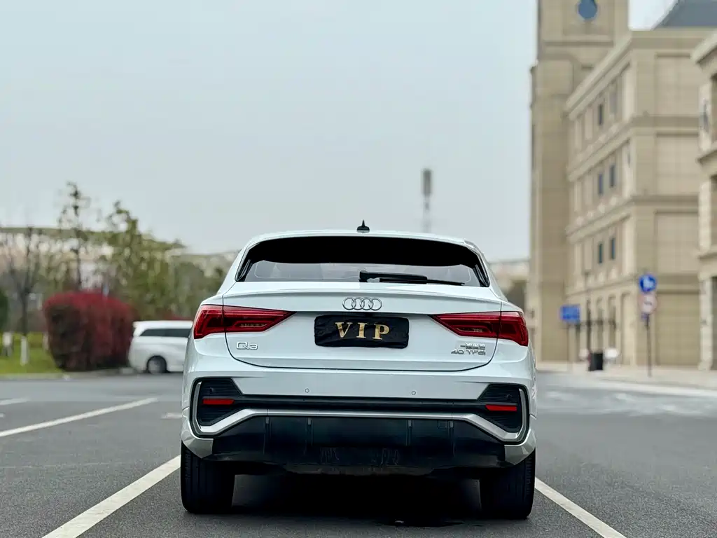 Audi Q3 Sportback — фото 8