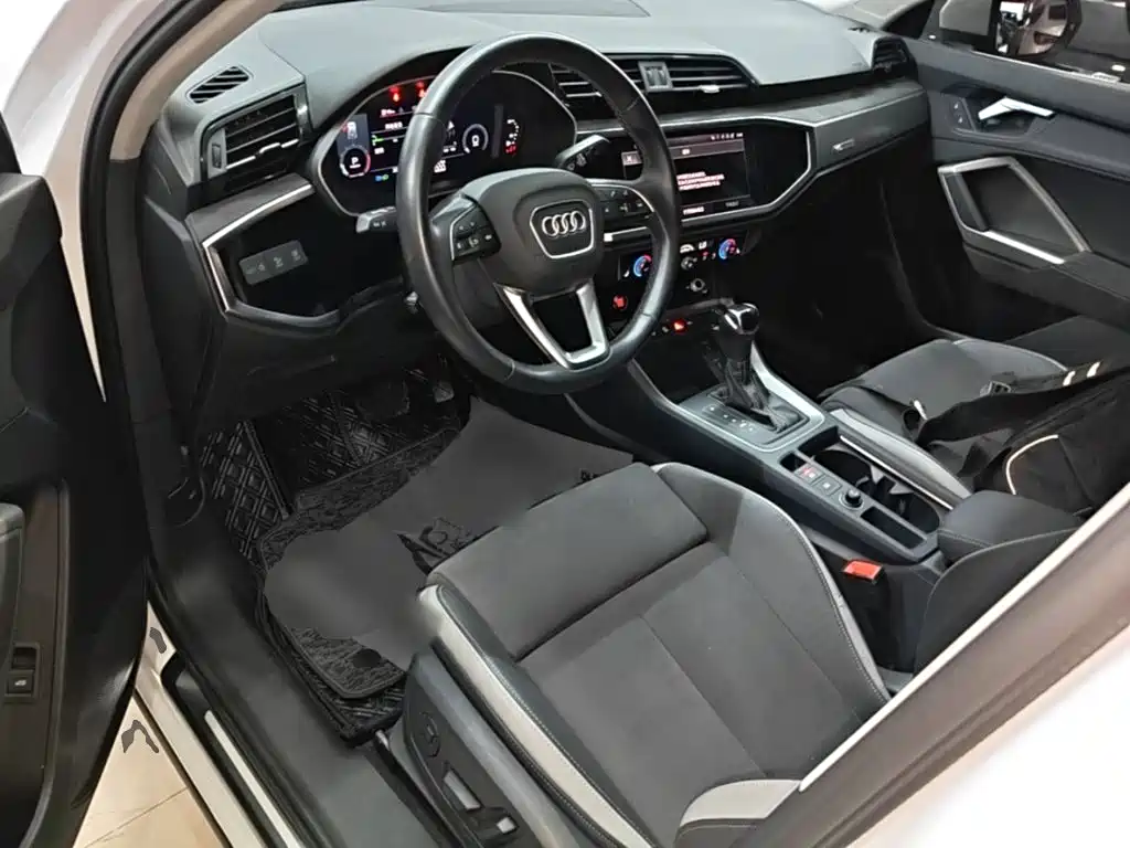 Audi Q3 — фото 10