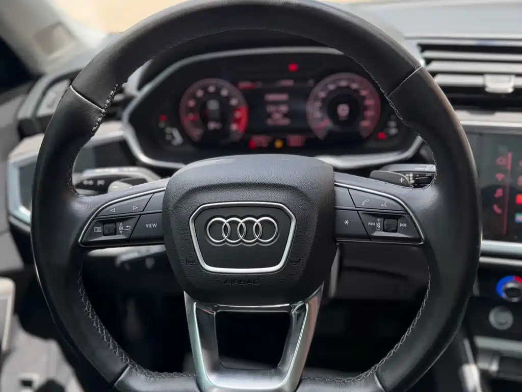 Audi Q3 — фото 20