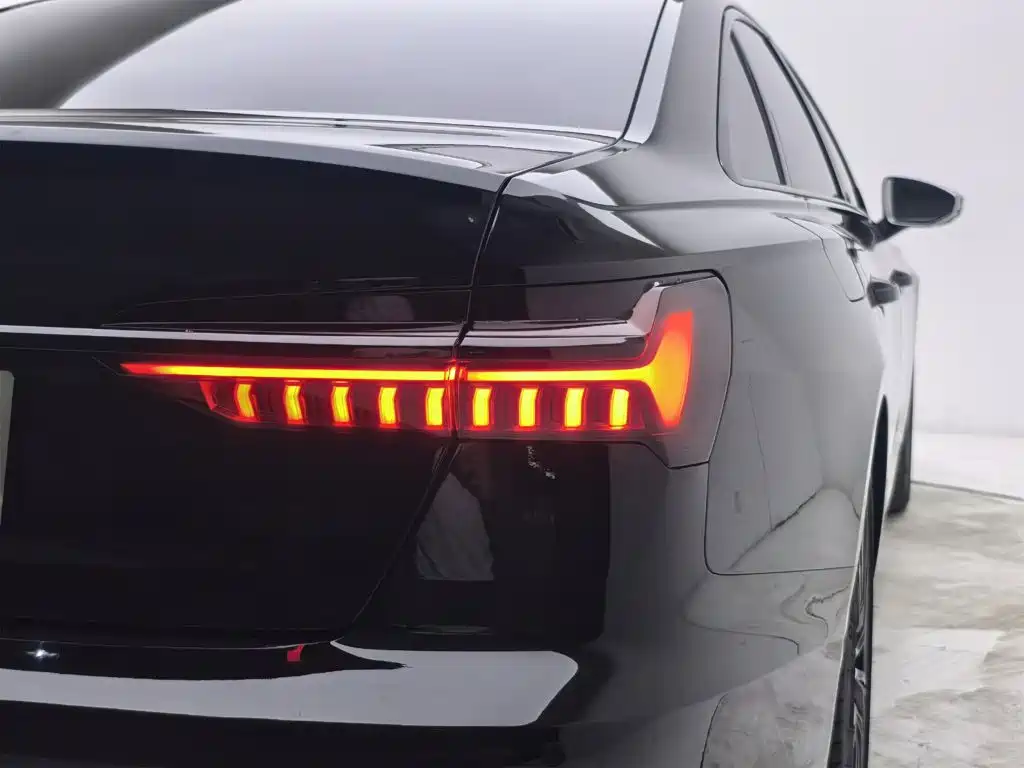 Audi A6L — фото 23