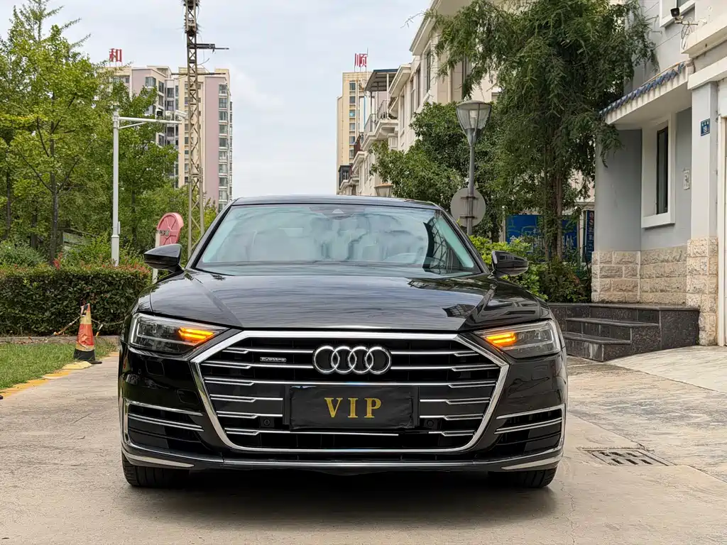 Audi A8 — фото 2