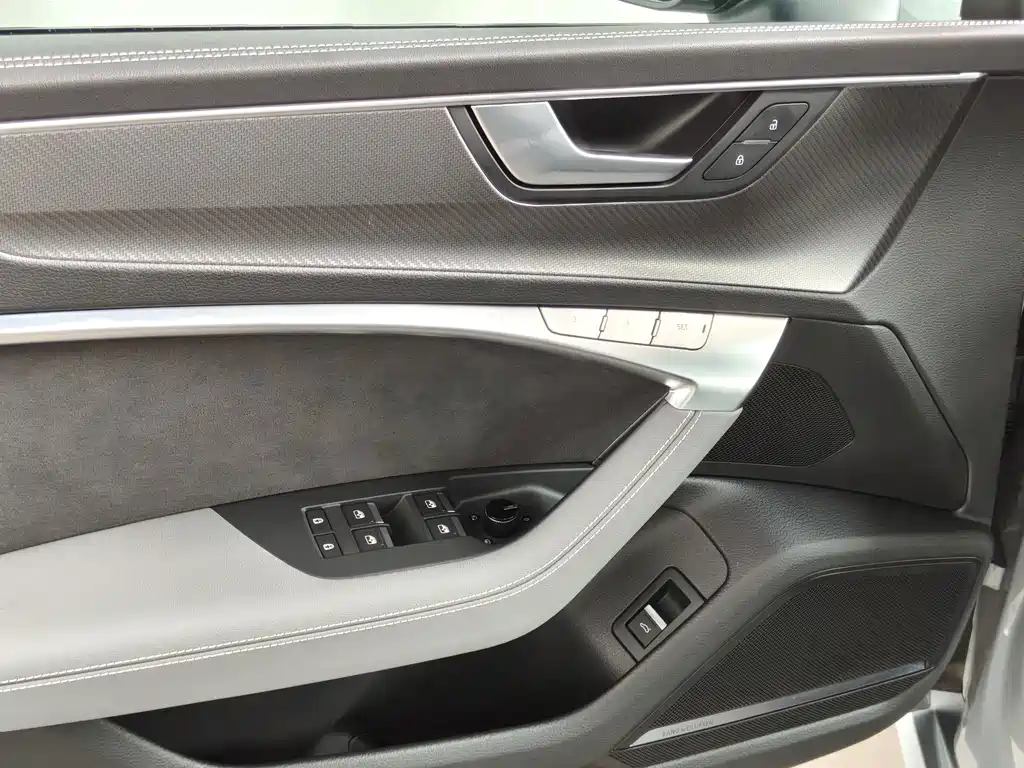 Audi A7L — фото 13