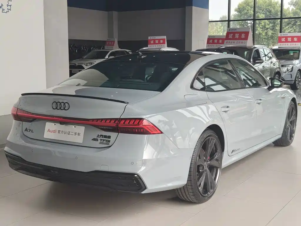 Audi A7L — фото 5