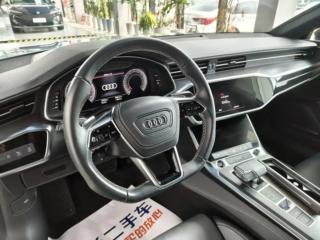 Audi A7L — фото 8