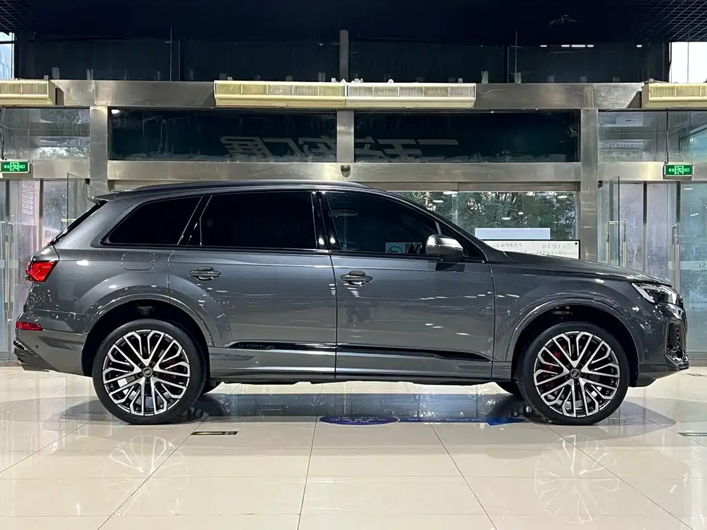 Audi SQ7 — фото 7