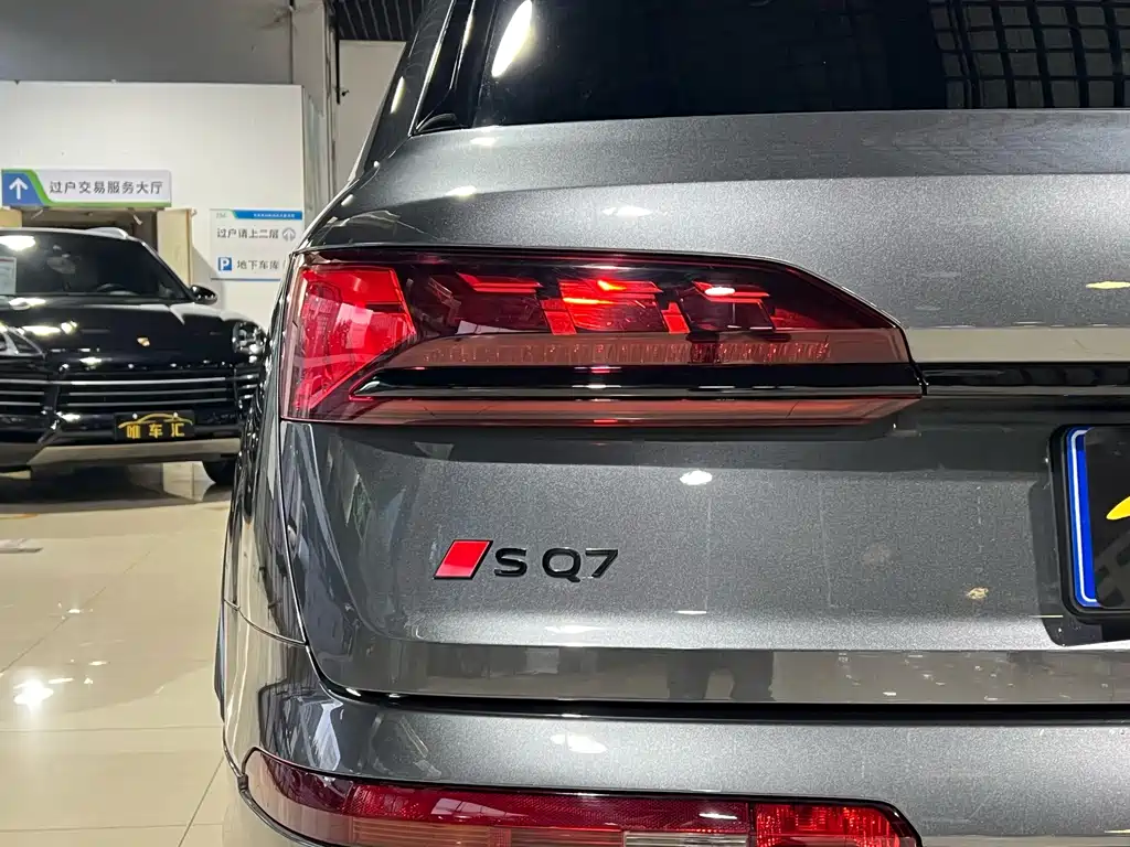 Audi SQ7 — фото 9