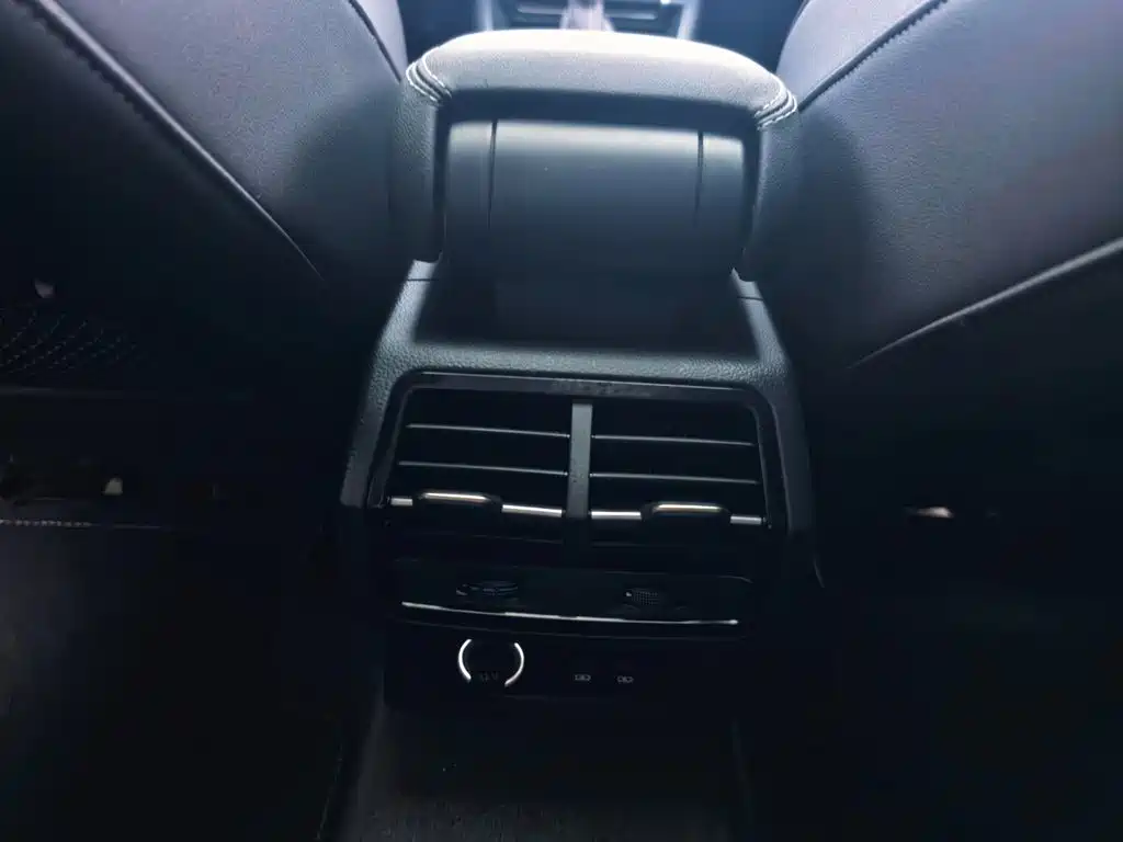 Audi Q3 Sportback — фото 13