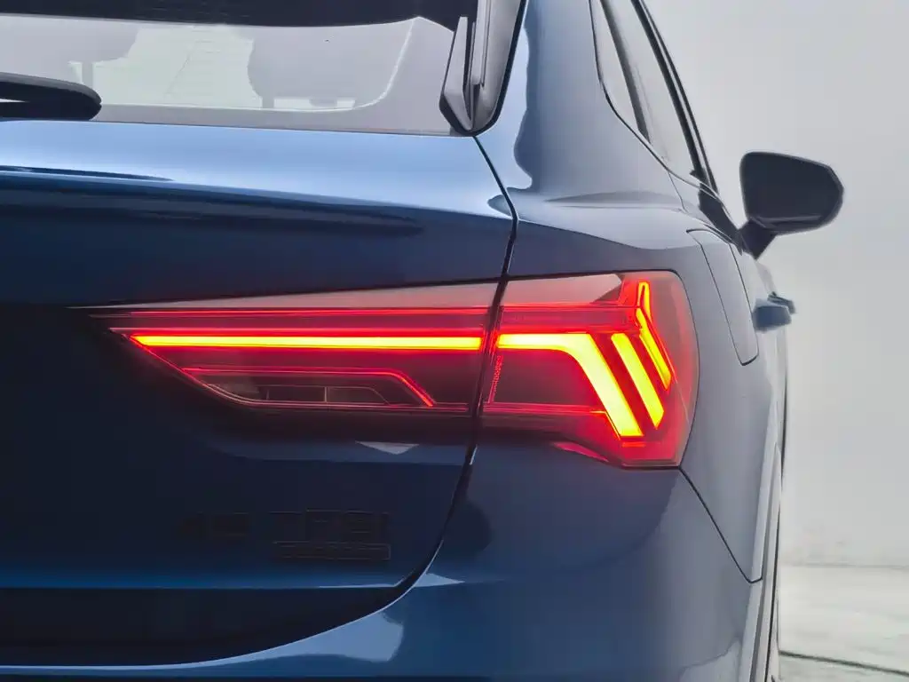 Audi Q3 Sportback — фото 24