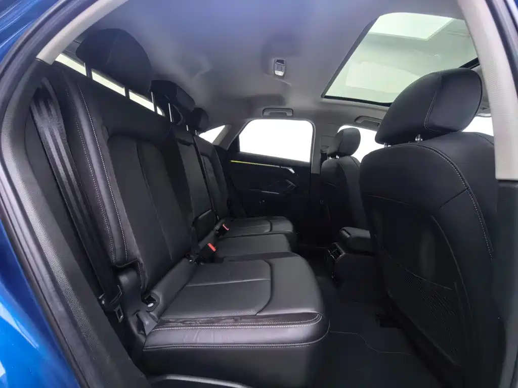 Audi Q3 Sportback — фото 10