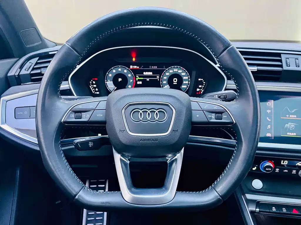 Audi Q3 — фото 14