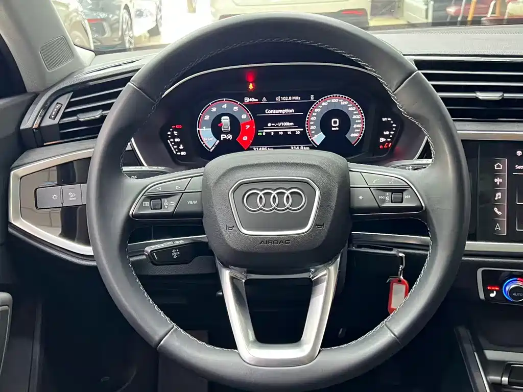 Audi Q3 — фото 10
