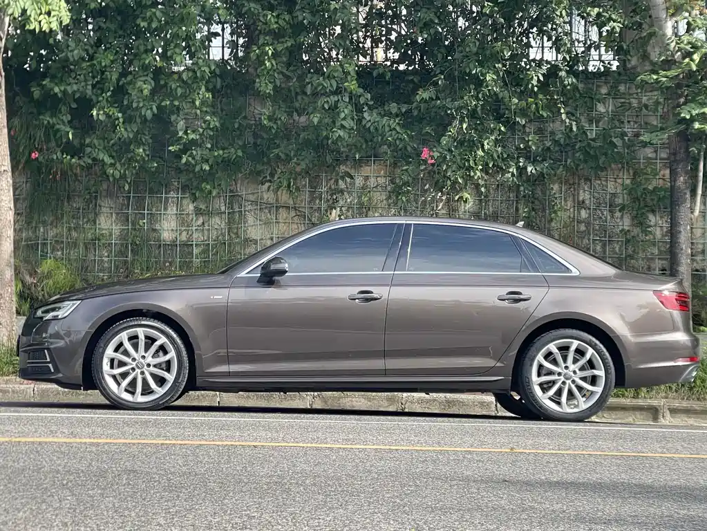 Audi A4L — фото 3