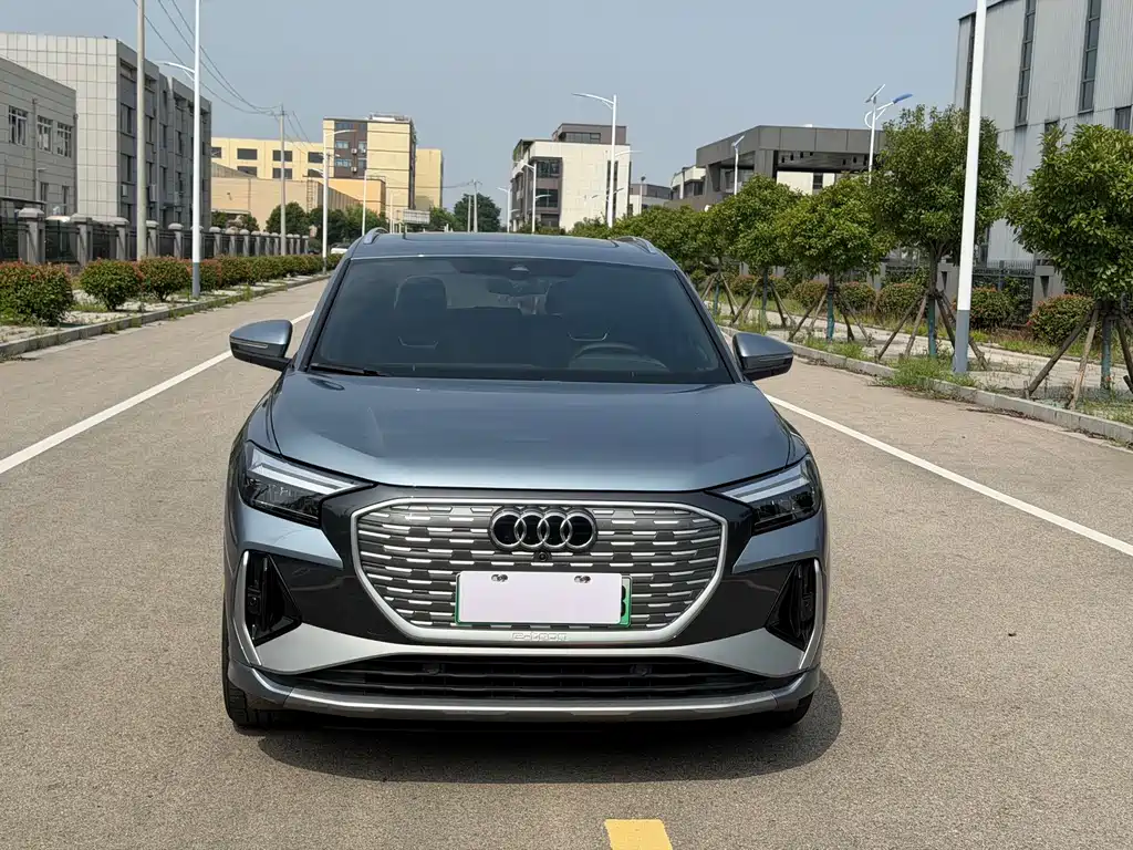 Audi Q4 e-tron — фото 2