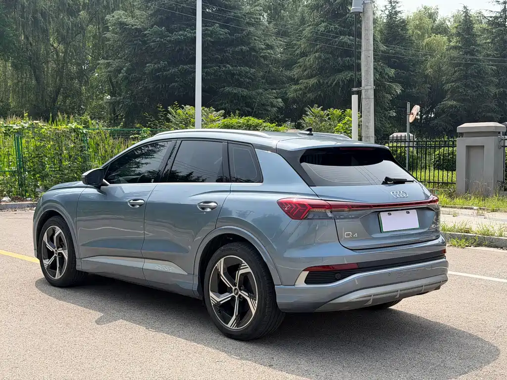 Audi Q4 e-tron — фото 4