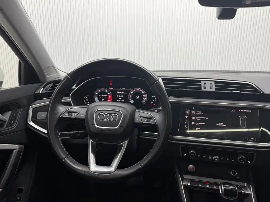 Audi Q3 — фото 21