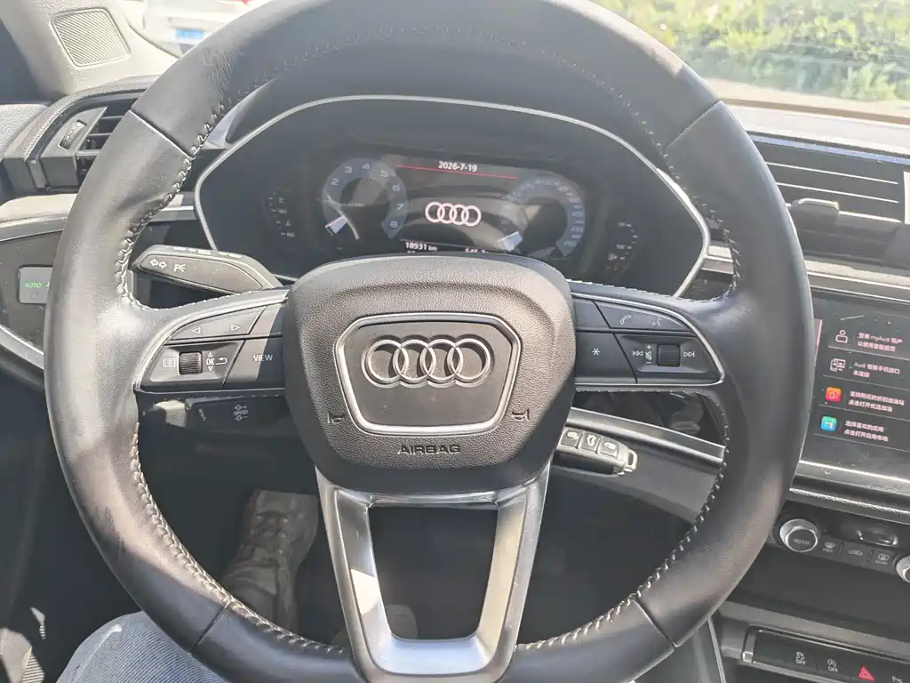 Audi Q3 — фото 11