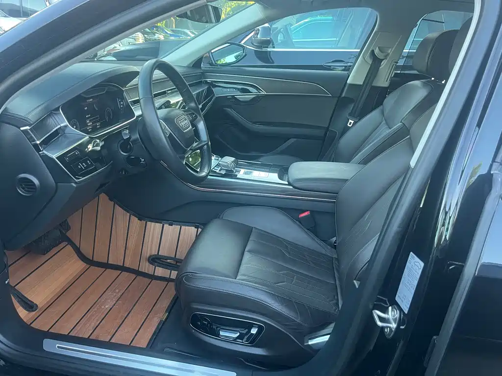 Audi A8 — фото 7