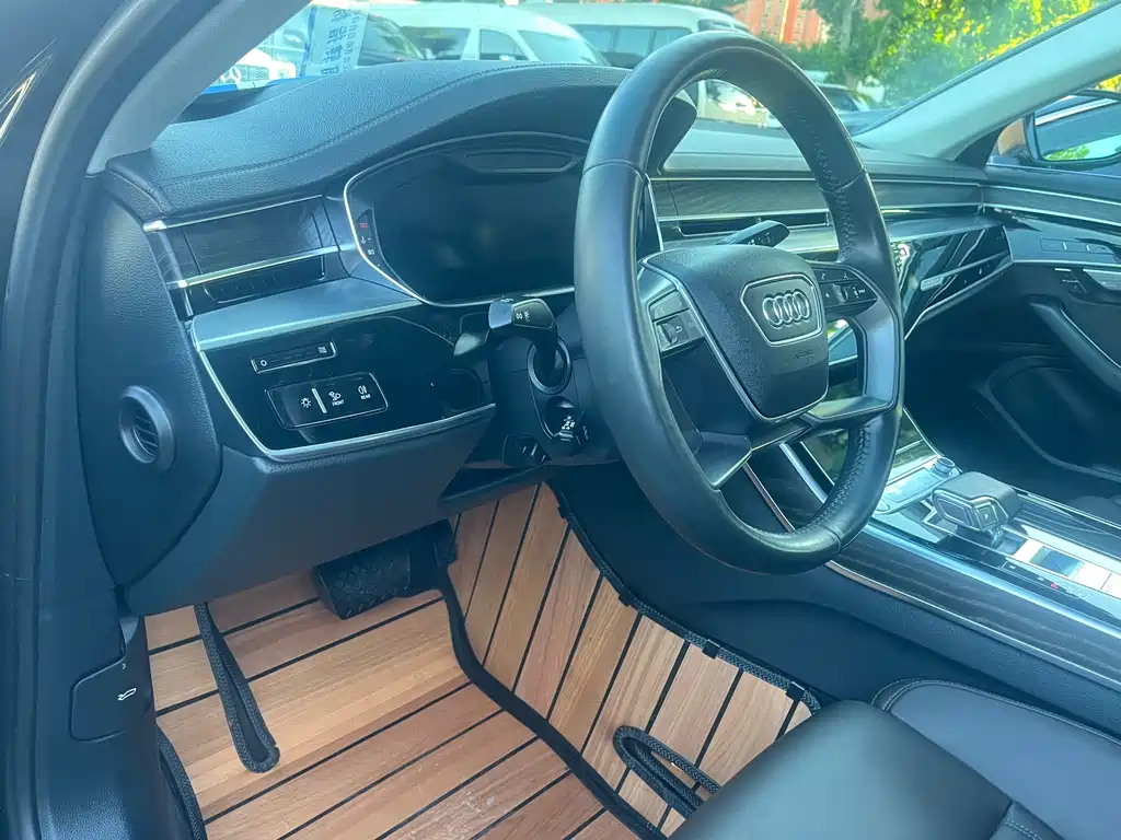 Audi A8 — фото 8