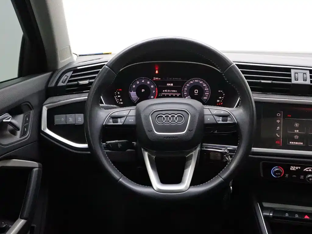 Audi Q3 — фото 14