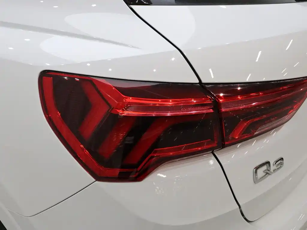 Audi Q3 — фото 17