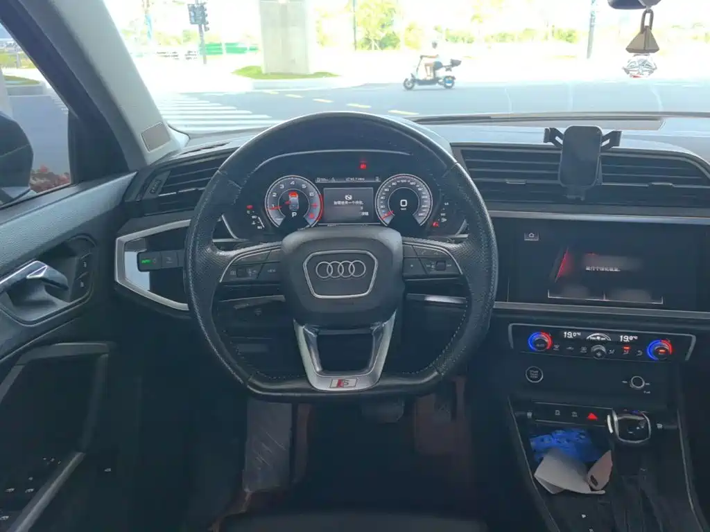 Audi Q3 Sportback — фото 11