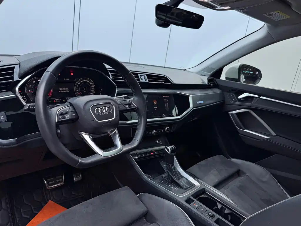 Audi Q3 — фото 8