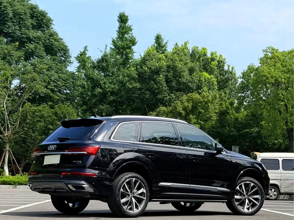 Audi Q7 — фото 4