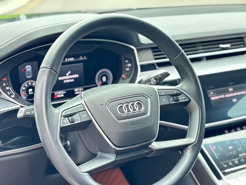 Audi A8 — фото 5