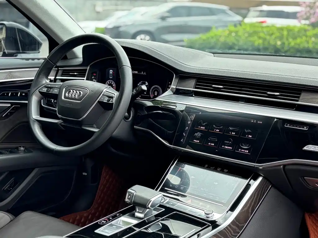 Audi A8 — фото 9