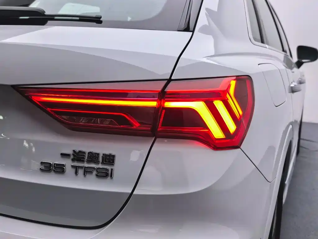Audi Q3 — фото 21