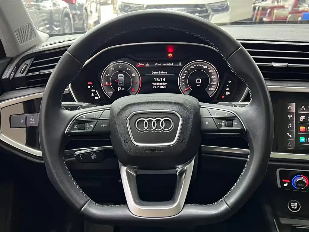 Audi Q3 — фото 10