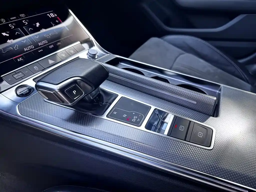 Audi A6L — фото 10