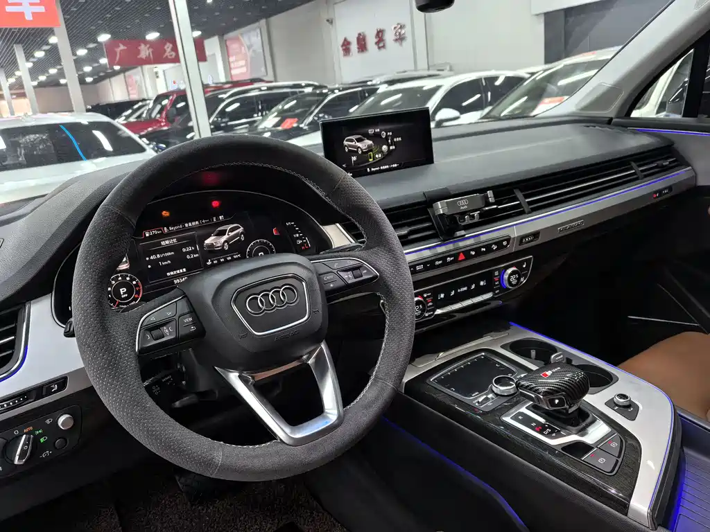 Audi Q7 — фото 10
