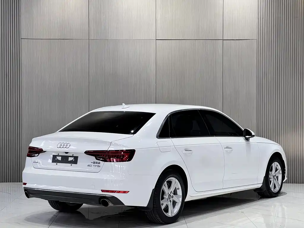 Audi A4L — фото 9