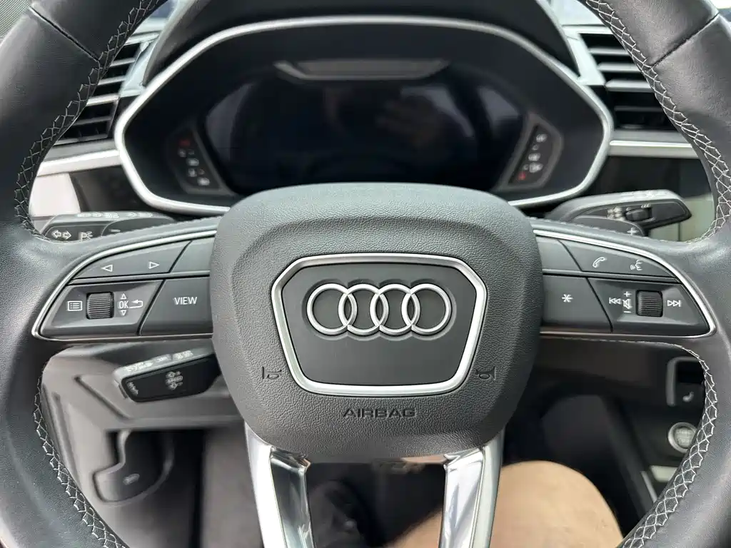 Audi Q3 — фото 14