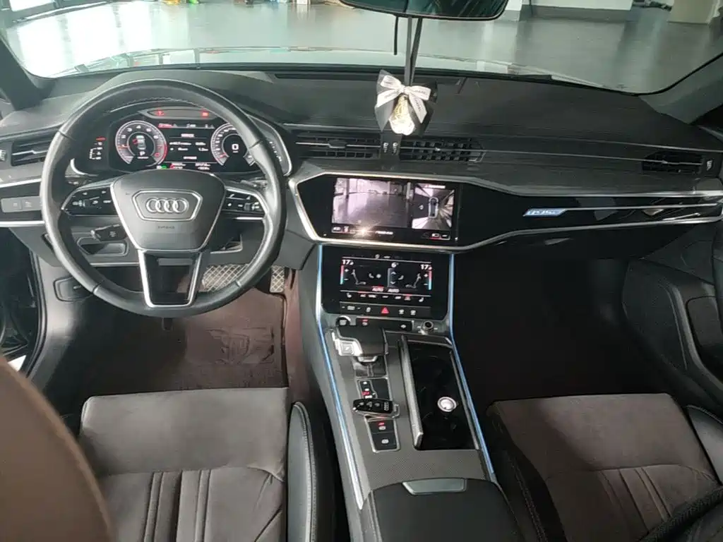 Audi A6L — фото 10
