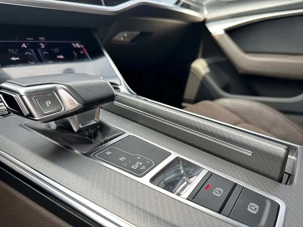 Audi A7L — фото 10